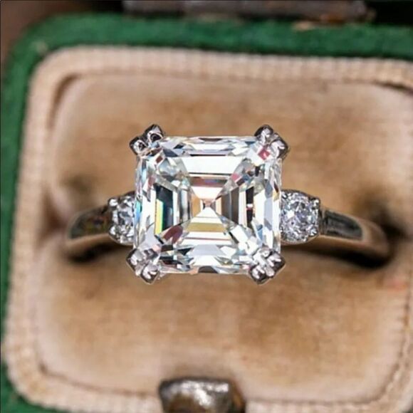 The Cushion Cut Classic in 925 and cubic zirconia. - Picture 1 of 15